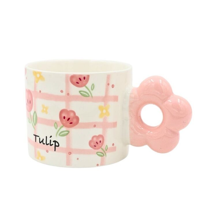 ⁦فنجان مع مقبض بتصميم وردة لون أبيض وزهري⁩ - الصورة ⁦2⁩