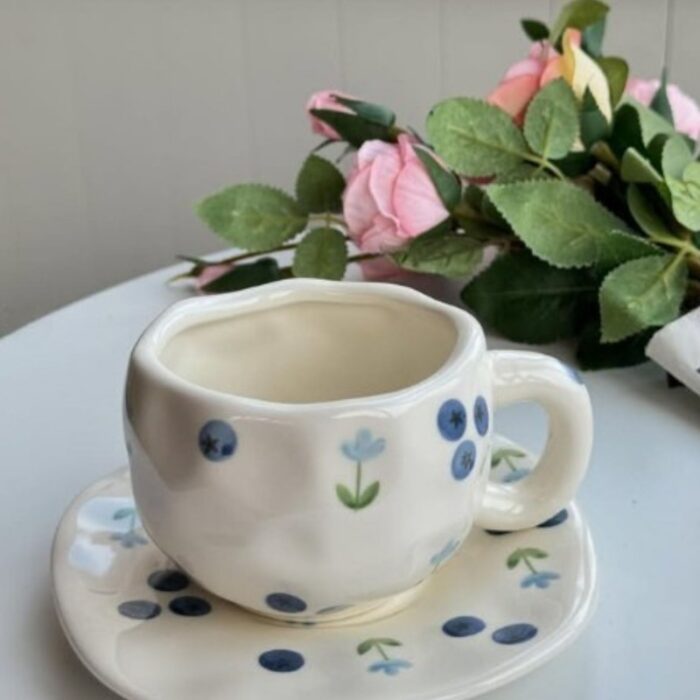 103378939_67de1805707da فنجان مع صحن لون أبيض مورد أزرق - الصورة 1