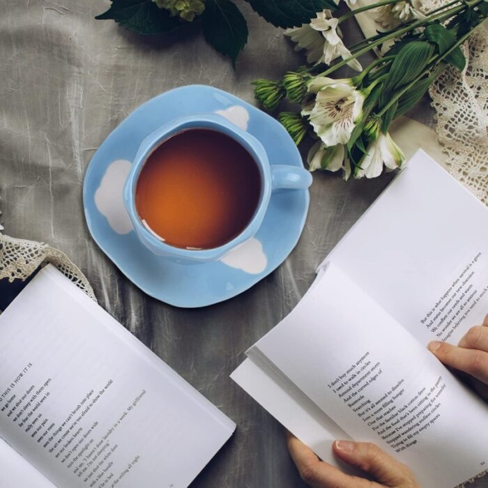 ⁦فنجان مع صحن لون أزرق بتصميم غيوم⁩ - الصورة ⁦5⁩