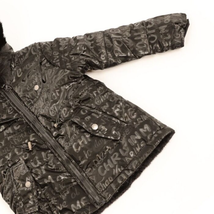 ⁦سترة بناتية مبطنة مع طاقية لون أسود⁩ - الصورة ⁦2⁩