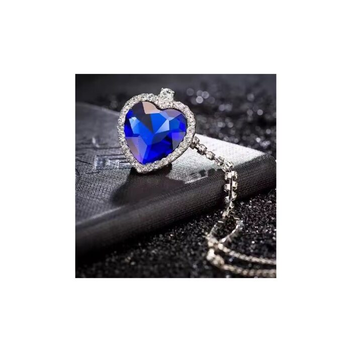 103378965_67de187f9bfbc قلادة التيتانيك على شكل قلب مع سلسلة مرصّعة بالكريستال اللامع - لون أزرق - الصورة 1
