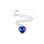 ⁦قلادة التيتانيك على شكل قلب مع سلسلة مرصّعة بالكريستال اللامع - لون أزرق⁩ - الصورة ⁦3⁩