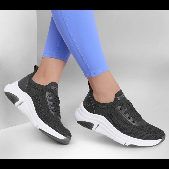 ⁦حذاء سكيتشرز بوبس سبارو فليكس للنساء لون أسود ونعل أبيض - Skechers Women's BOBS Sport Sparrow Flex - Instant Clout Shoes⁩ - الصورة ⁦3⁩