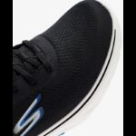 ⁦حذاء سكيتشرز سليب انس: جو ووك 7 للرجال لون أسود ونعل ابيض-Skechers Men's Slip-ins: GOwalk 7 Shoes⁩ - الصورة ⁦6⁩