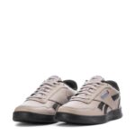 ⁦Reebok Mens' Court Advance Shoes - حذاء ريبوك كورت ادفانس للرجال لون بيج وأسود⁩ - الصورة ⁦3⁩