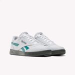 ⁦Reebok Mens' Court Advance Shoes - حذاء ريبوك كورت ادفانس للرجال لون أبيض و أسود⁩ - الصورة ⁦2⁩
