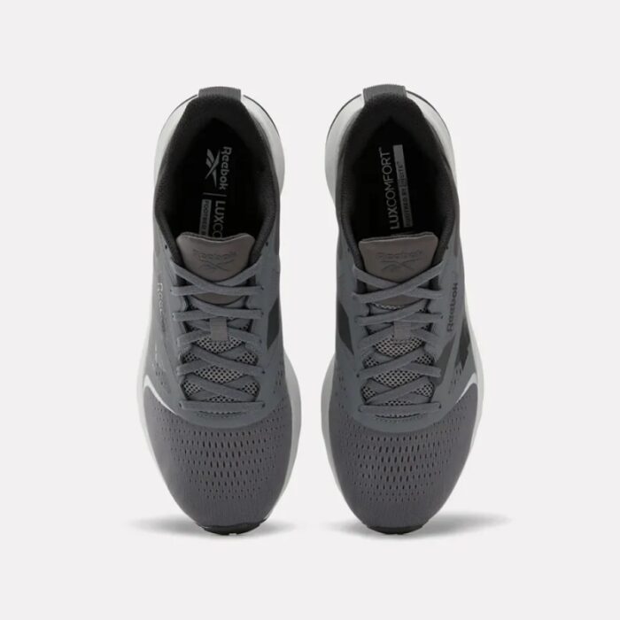 ⁦Reebok Mens' Energen Tech Plus 2 Running Shoes - حذاء ريبوك اينيرجن تيك بلس 2 للرجال لون رمادي وأسود⁩ - الصورة ⁦4⁩