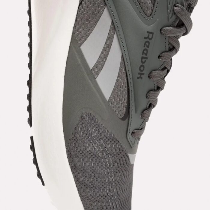 ⁦Reebok Mens' Energen Tech 2 Running Shoes - حذاء ريبوك اينيرجن تيك 2 للرجال لون رمادي ونعل ابيض⁩ - الصورة ⁦5⁩