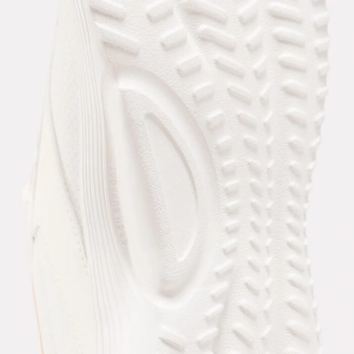 ⁦Reebok Womens' Lite 4 Shoes - حذاء ريبوك لايت 4 للنساء لون أوفوايت وزهري⁩ - الصورة ⁦6⁩