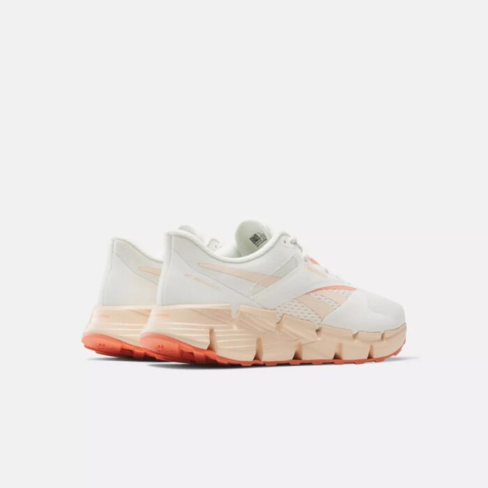 ⁦Reebok Womens' Zig Dynamica 5 Shoes - حذاء ريبوك زيج دايناميكا 5 للنساء لون طحيني وبرتقالي⁩ - الصورة ⁦4⁩