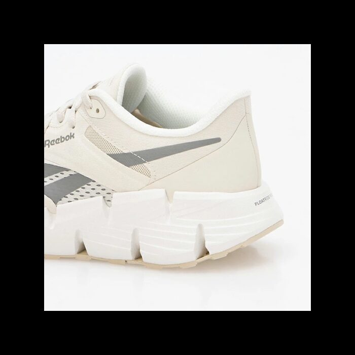 ⁦Reebok Womens' Zig Dynamica 5 Shoes - حذاء ريبوك زيج دايناميكا 5 للنساء لون طحيني وبرتقالي⁩ - الصورة ⁦9⁩