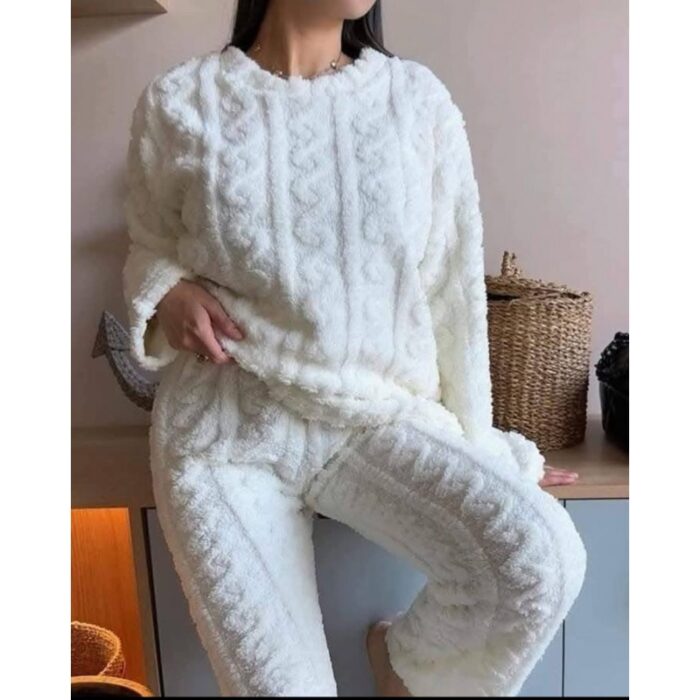 ⁦بجامة فرو للنساء لون أبيض⁩ - الصورة ⁦2⁩