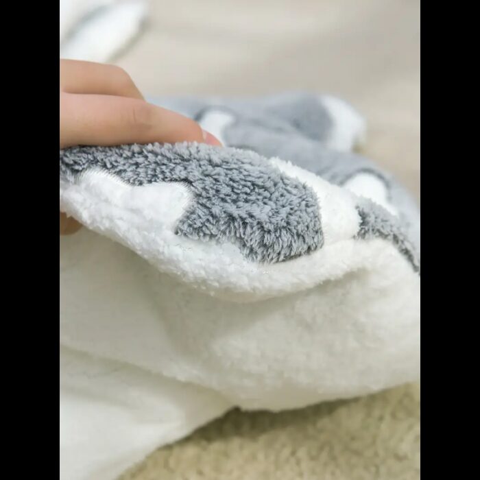 ⁦حرام للبيبي مع مخدة لون سكني فاتح⁩ - الصورة ⁦4⁩