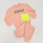 ⁦بجامة للأطفال قطعتين لون مشمشي وفسفوري⁩ - الصورة ⁦2⁩