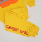 ⁦بجامة للأطفال قطعتين لون أصفر بتصميم Candy Girl⁩ - الصورة ⁦2⁩