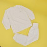 ⁦طقم للأطفال قطعتين لون أبيض⁩ - الصورة ⁦2⁩