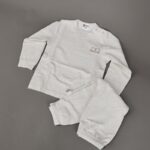 طقم للأطفال قطعتين لون أبيض