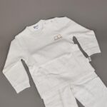 ⁦طقم للأطفال قطعتين لون أبيض⁩ - الصورة ⁦4⁩
