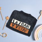 ⁦بلوزة صوف للأطفال لون كحلي⁩ - الصورة ⁦2⁩