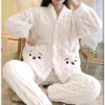 ⁦بجامة فرو قطعتين للنساء لون اوف وايت⁩ - الصورة ⁦2⁩