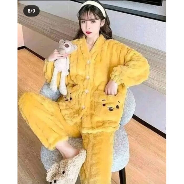 103379587_67de1e025cfd6 بجامة فرو قطعتين للنساء لون أصفر - الصورة 1