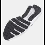 ⁦Under Under Men's UA Surge 4 Running Shoes- حذاء اندر ارمور سيرج 4 للرجال لون أسود ونعل أبيض⁩ - الصورة ⁦5⁩