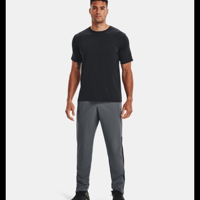 ⁦Under Armour Men's SUA Left Chest Logo Short Sleeve T-Shirt - تيشيرت أندر آرمر سبورت ستايل ليفت تشيست بأكمام قصيرة للرجال لون أسود⁩ - الصورة ⁦3⁩