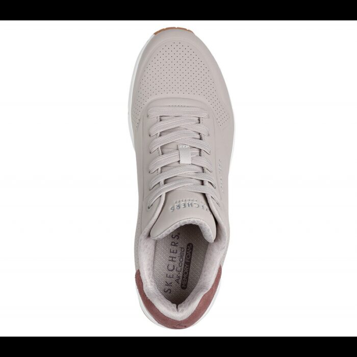 ⁦Skechers Men's Uno - Suited On Air Shoes - حذاء سكيتشرز أونو- سوتيود أون اير للرجال لون بيج ونعل أبيض⁩ - الصورة ⁦3⁩