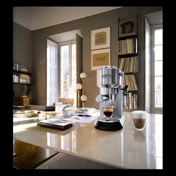 ⁦مكينة قهوة من Delonghi لون سلفر 1350 واط⁩ - الصورة ⁦7⁩