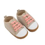 ⁦حذاء للأطفال لون بيج ونعل عسلي حديثي الولادة⁩ - الصورة ⁦2⁩