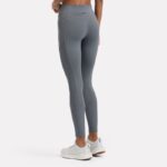 ⁦Reebok Women's Lux High-Rise Graphene Leggings⁩ - الصورة ⁦3⁩