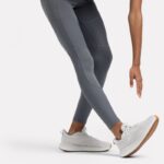 ⁦Reebok Women's Lux High-Rise Graphene Leggings⁩ - الصورة ⁦4⁩