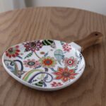 صحن تقديم مع مقبض خشبي -الحجم الكبير 24.5 *24.5 سم