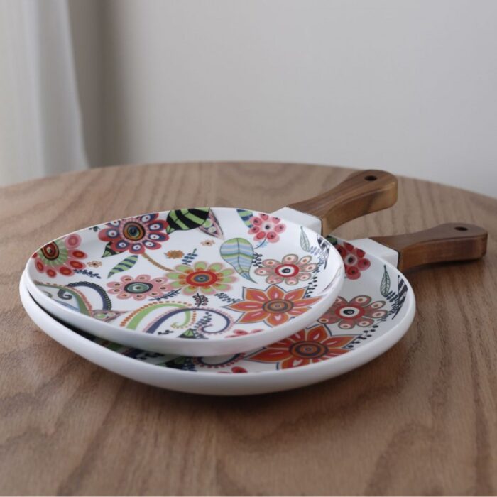 ⁦صحن تقديم مع مقبض خشبي -الحجم الكبير 24.5 *24.5 سم⁩ - الصورة ⁦2⁩