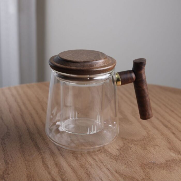 103380530_67e83464a0393 إبريق شاي زجاجي للأعشاب مع مقبض خشبي 650 مل - الصورة 1