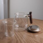 ⁦إبريق شاي زجاجي للأعشاب مع مقبض خشبي 650 مل⁩ - الصورة ⁦2⁩