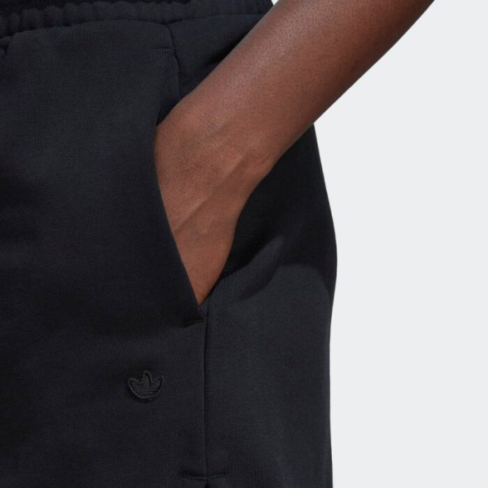 ⁦شورت اديداس ادي كلر كونتيمبو للنساء لون أسود -adidas Womens' Adicolor Contempo Shorts- Black⁩ - الصورة ⁦7⁩