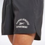 ⁦شورت ريبوك جرافيك ويفن للرجال لون أسود - Reebok Men's Training Graphic Woven Shorts - Black⁩ - الصورة ⁦4⁩