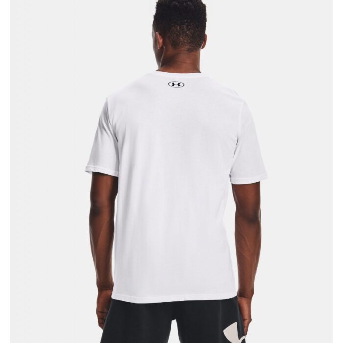 ⁦Under Armour Men's Sportstyle Left Chest T-Shirt - تيشيرت أندر آرمر سبورت ستايل ليفت تشيست بأكمام قصيرة للرجال لون أبيض⁩ - الصورة ⁦2⁩