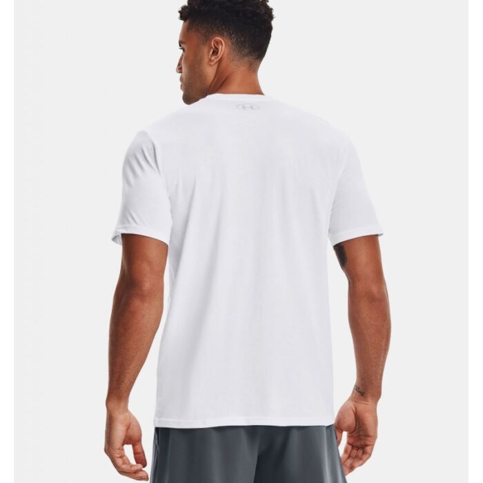 ⁦Under Armour Men's Team Issue Wordmark Short Sleeve T-Shirt - تيشيرت أندر آرمر تيم ايشيو وورد-مارك للرجال لون أبيض⁩ - الصورة ⁦2⁩