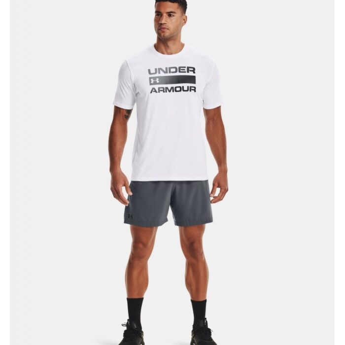 ⁦Under Armour Men's Team Issue Wordmark Short Sleeve T-Shirt - تيشيرت أندر آرمر تيم ايشيو وورد-مارك للرجال لون أبيض⁩ - الصورة ⁦3⁩