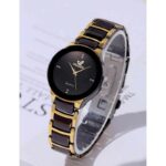 ساعة معدنيه دائرة صغيرة ذهبي و اسود