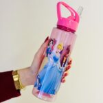 ⁦مطرة ماء ديزني مع مصاصة - الأميرات لون زهري⁩ - الصورة ⁦3⁩