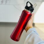 ⁦مطرة ماء ستانلس مع مصاصة - لون أحمر⁩ - الصورة ⁦3⁩