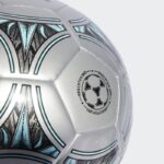 ⁦adidas Messi Club Ball - Silver- كرة قدم اديداس ميسي لون سكني⁩ - الصورة ⁦4⁩