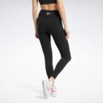 ⁦Reebok Cl D Big Vector Legging- بنطون ضيق رياضي من ريبوك للنساء لون أسود⁩ - الصورة ⁦2⁩
