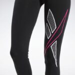 ⁦Reebok Cl D Big Vector Legging- بنطون ضيق رياضي من ريبوك للنساء لون أسود⁩ - الصورة ⁦5⁩