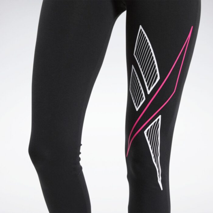 ⁦Reebok Cl D Big Vector Legging- بنطون ضيق رياضي من ريبوك للنساء لون أسود⁩ - الصورة ⁦5⁩