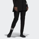 ⁦بنطلون اديداس ثلاث خطوط للسباحة للنساء لون أسود-adidas Womens' 3-STRIPES SWIM Pants- Black⁩ - الصورة ⁦2⁩