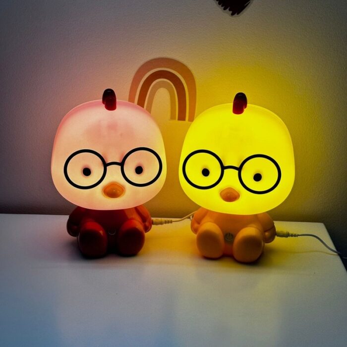 ⁦مصباح ديكور لغرف ومكتبة الأطفال LED على شكل صوص لون اصفر⁩ - الصورة ⁦4⁩